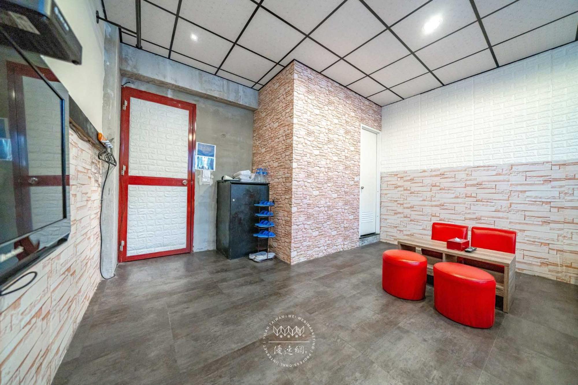 羅東夜市 工業loft旅宿 Loft House Luodong Dış mekan fotoğraf