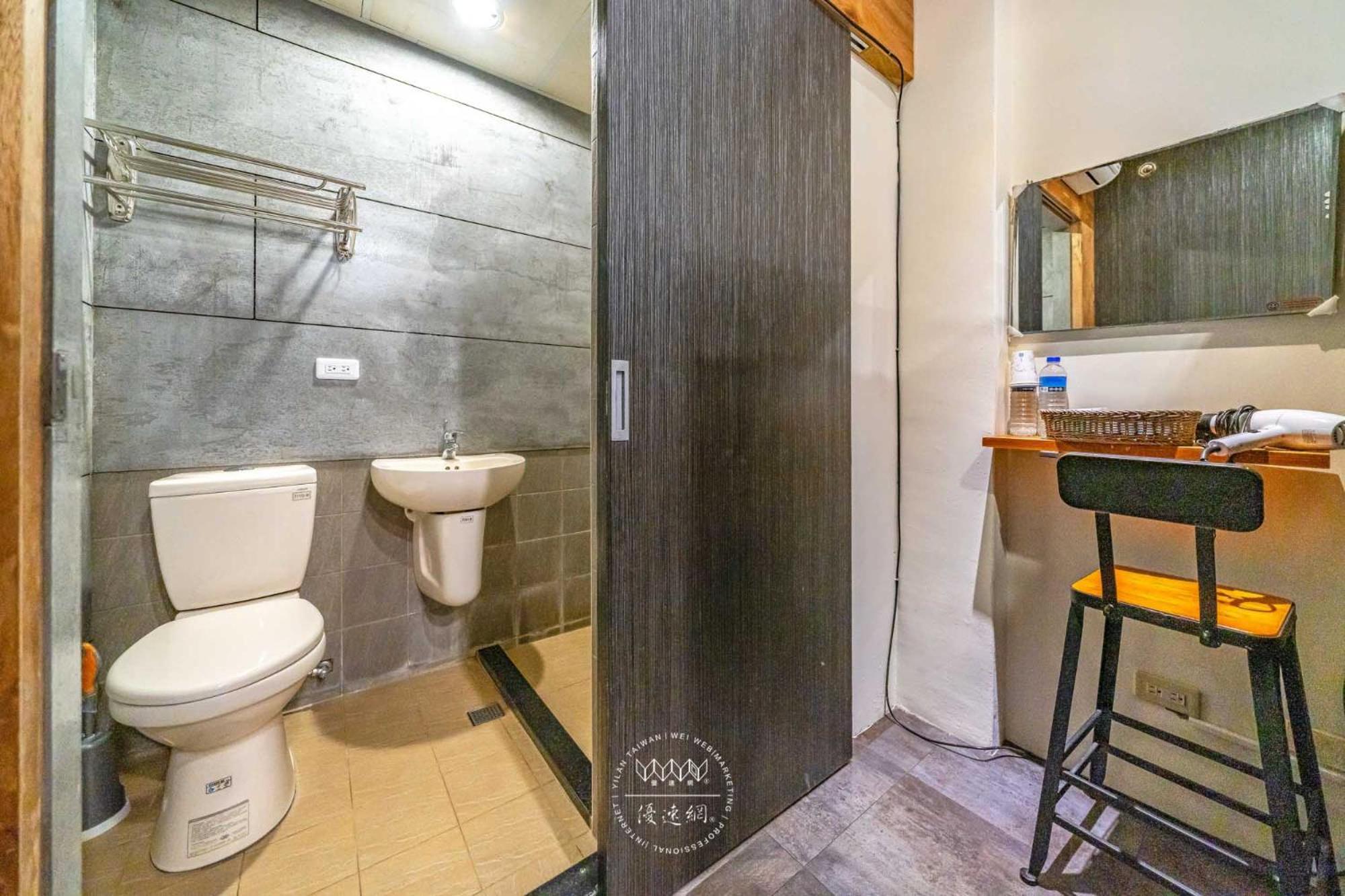 羅東夜市 工業loft旅宿 Loft House Luodong Dış mekan fotoğraf